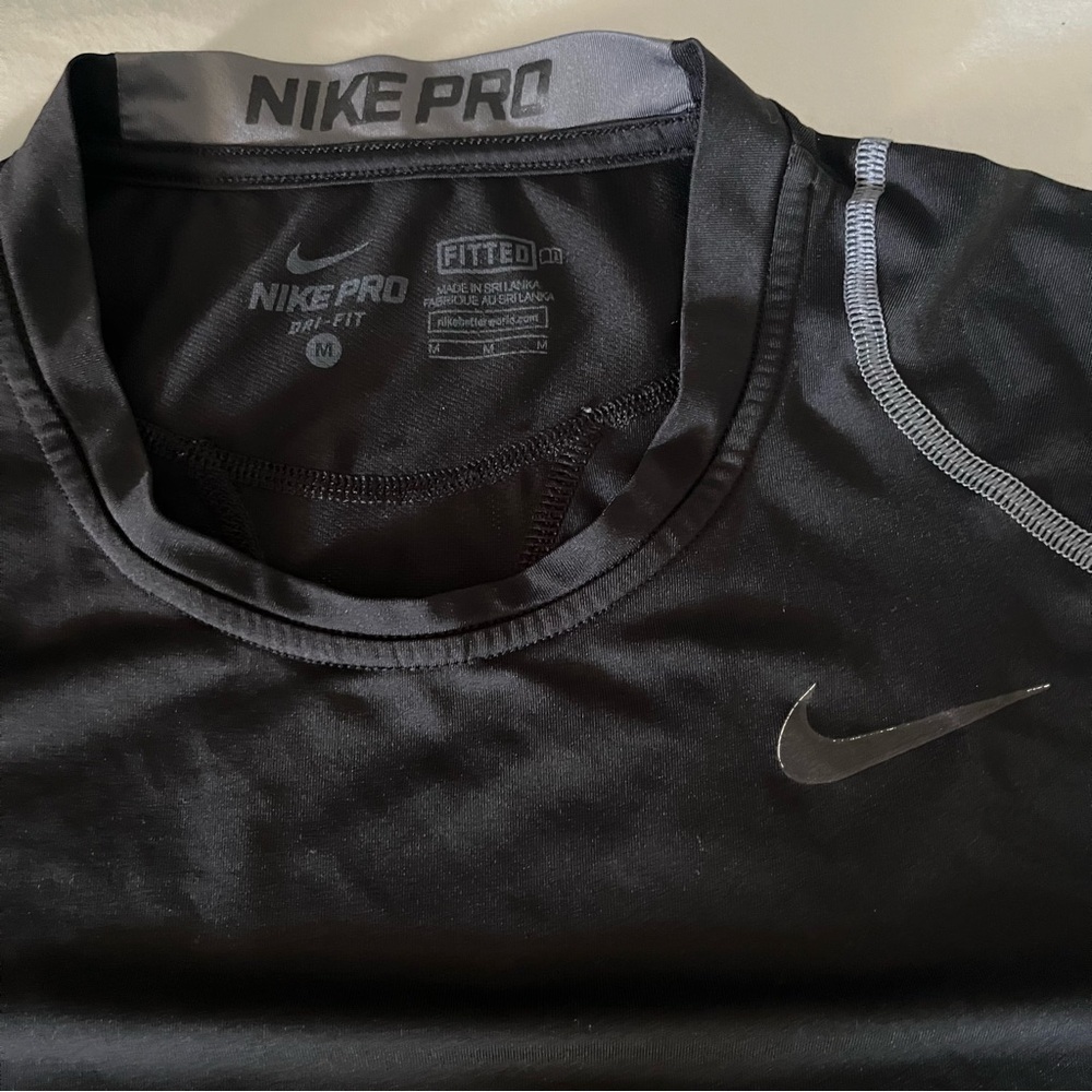 Nike Pro Shirt Men medium Black Athletic Training Dri fit Fitted Polyester - Picture 6 of 9